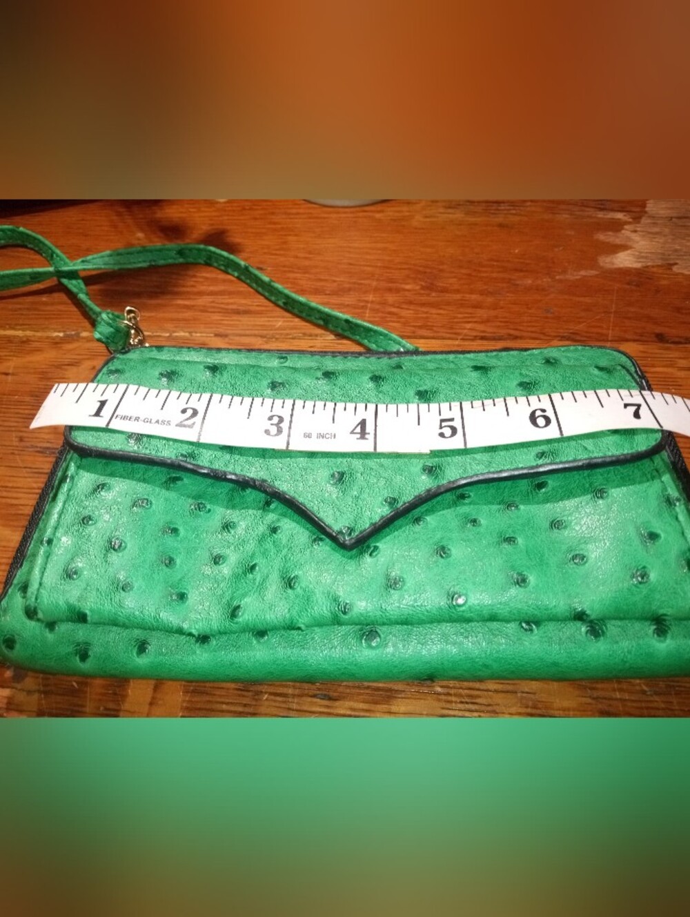 Green Ostrich-Texture Crossbody Clutch - Stylish Women’s Bag
